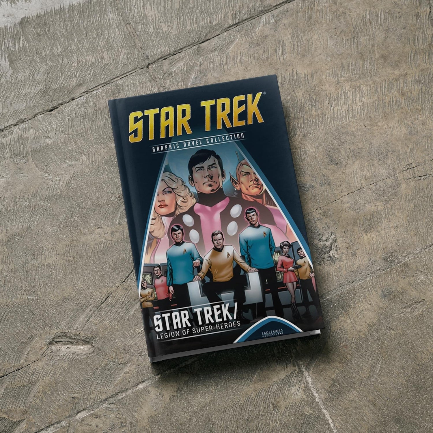 Back cover of the graphic novel displaying synopsis and official Star Trek branding