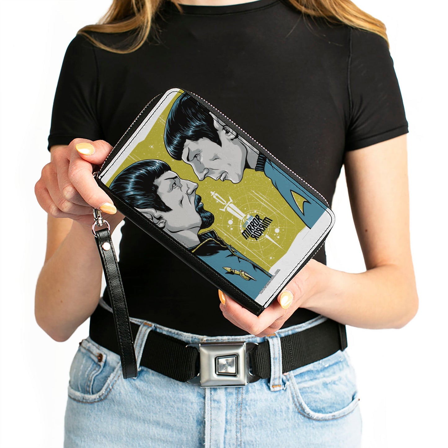 Side view showing the sturdy metal zipper on the Star Trek rectangular wallet